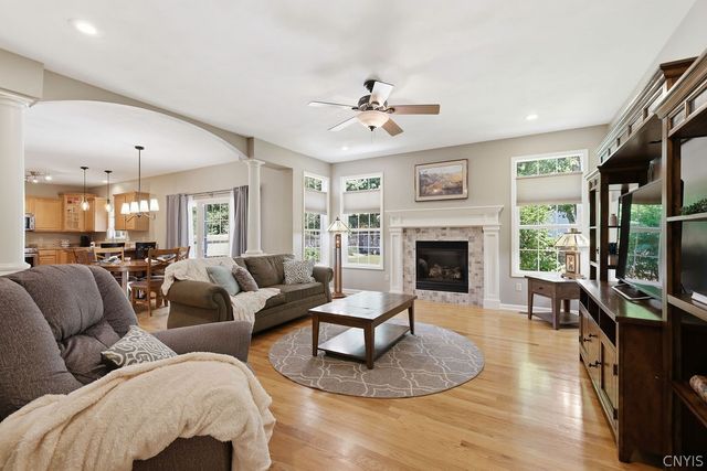 4551 Quarry Point Circle, Clay, NY 13041