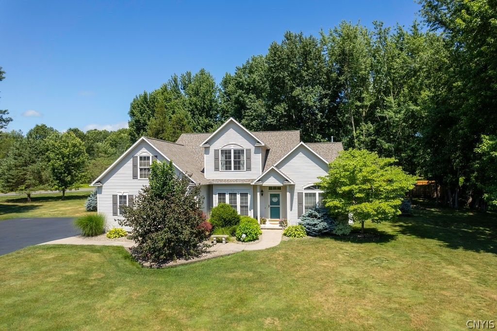 4551 Quarry Point Circle, Clay, NY 13041