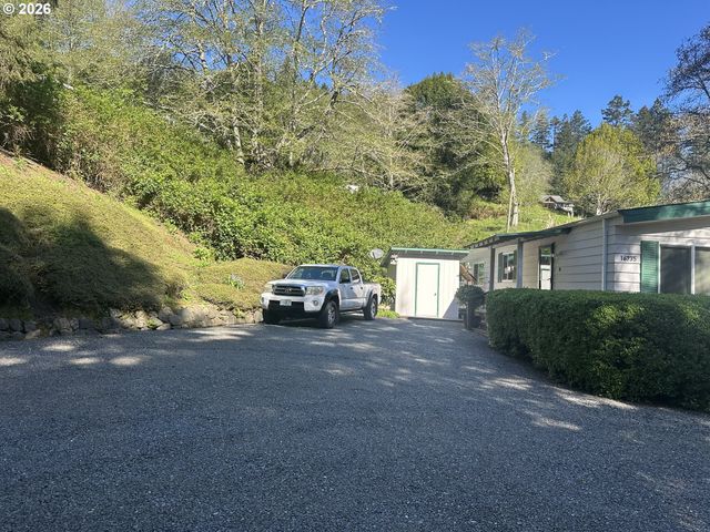 16735 THOMPSON Rd, Brookings, OR 97415