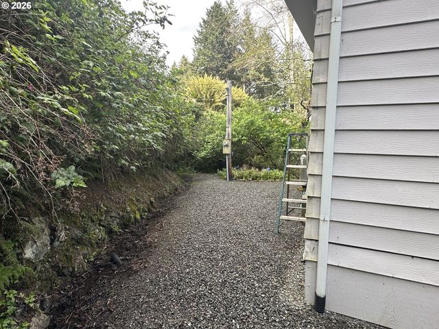 16735 THOMPSON Rd, Brookings, OR 97415