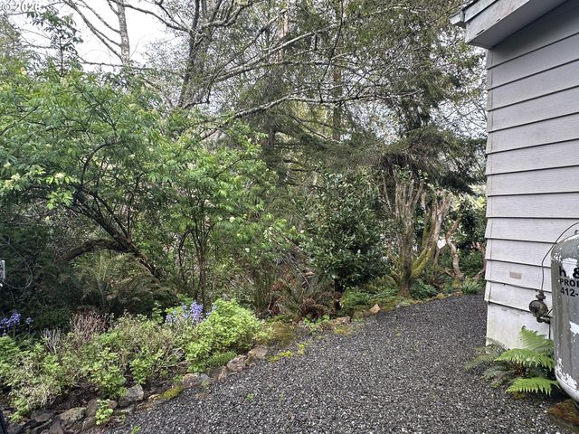 16735 THOMPSON Rd, Brookings, OR 97415