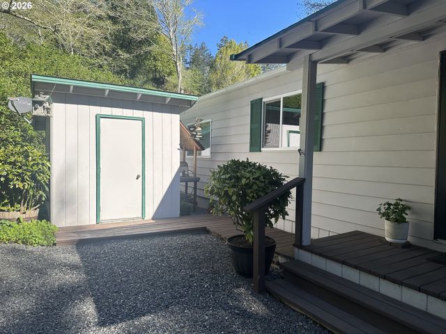 16735 THOMPSON Rd, Brookings, OR 97415