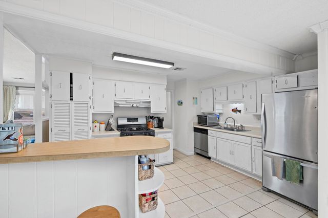 1118 WILBEC RD, Memphis, TN 38117