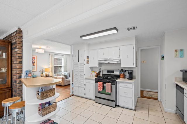 1118 WILBEC RD, Memphis, TN 38117