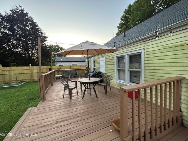 2725 Alanmede Rd, Louisville, KY 40205