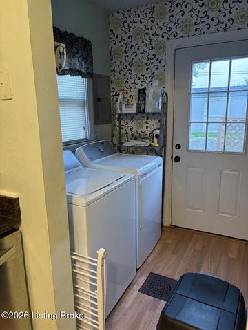 2725 Alanmede Rd, Louisville, KY 40205
