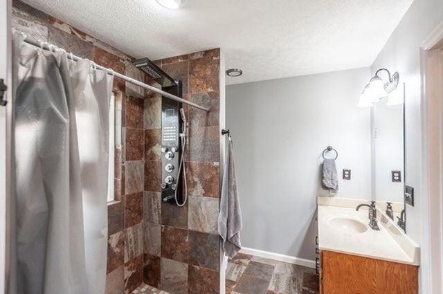 1251 Smith Thompson Rd, Bethpage, TN 37022