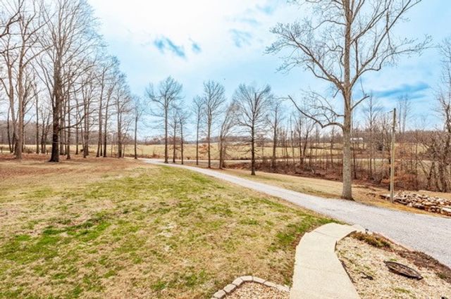 1251 Smith Thompson Rd, Bethpage, TN 37022