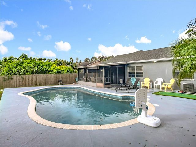 5638 25TH STREET CIRCLE E, Bradenton, FL 34203