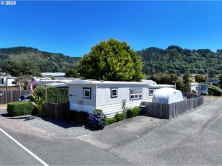 98090 W BENHAM Ln 10, Brookings, OR 97415