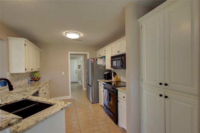 122 Corley Circle, Wake Village, TX 75501