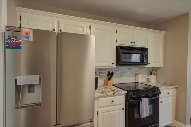 122 Corley Circle, Wake Village, TX 75501