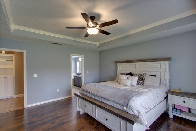 122 Corley Circle, Wake Village, TX 75501