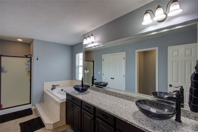 122 Corley Circle, Wake Village, TX 75501