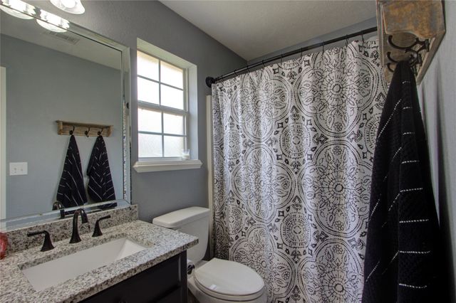 122 Corley Circle, Wake Village, TX 75501