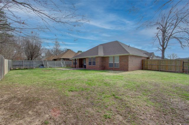 122 Corley Circle, Wake Village, TX 75501