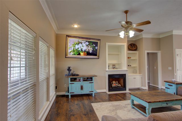 122 Corley Circle, Wake Village, TX 75501
