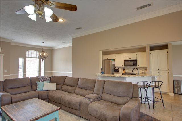 122 Corley Circle, Wake Village, TX 75501
