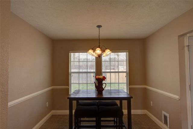 122 Corley Circle, Wake Village, TX 75501