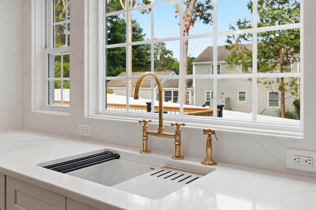 30 Deerfield Rd, Barnstable, MA 02655