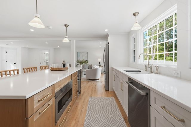 30 Deerfield Rd, Barnstable, MA 02655