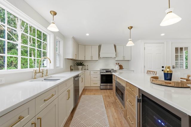 30 Deerfield Rd, Barnstable, MA 02655