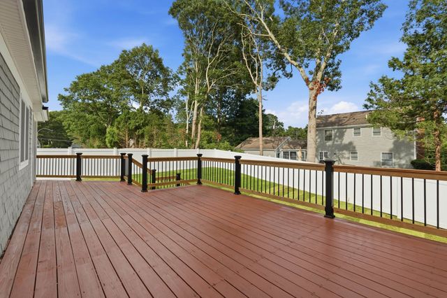 30 Deerfield Rd, Barnstable, MA 02655