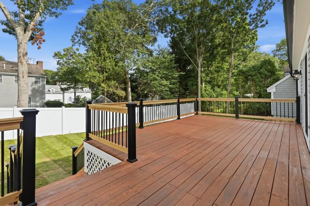 30 Deerfield Rd, Barnstable, MA 02655