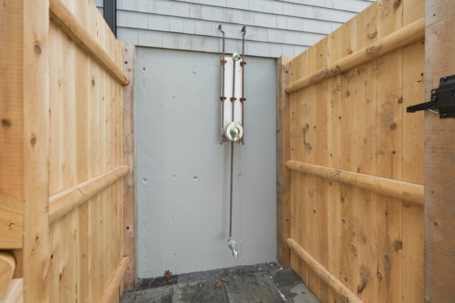30 Deerfield Rd, Barnstable, MA 02655