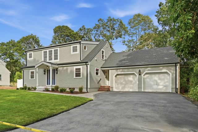30 Deerfield Rd, Barnstable, MA 02655
