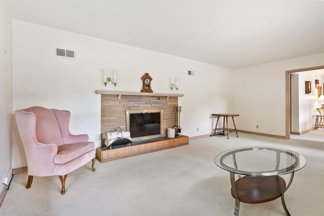 3202 N Knoll TERRACE, Milwaukee, WI 53222