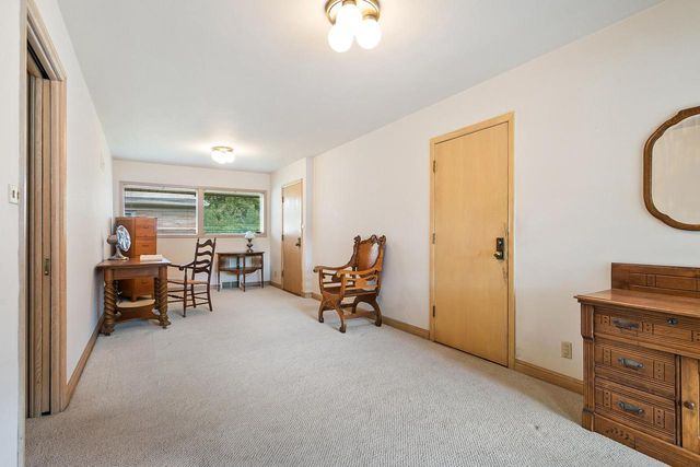 3202 N Knoll TERRACE, Milwaukee, WI 53222