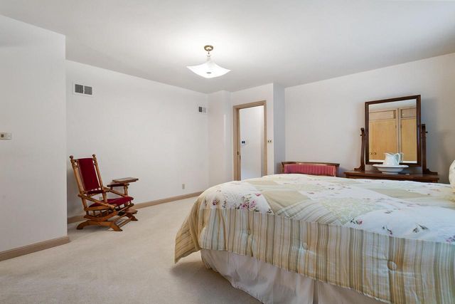 3202 N Knoll TERRACE, Milwaukee, WI 53222
