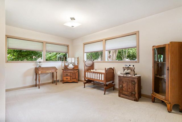 3202 N Knoll TERRACE, Milwaukee, WI 53222