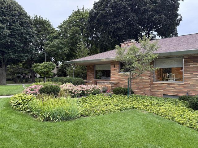 3202 N Knoll TERRACE, Milwaukee, WI 53222