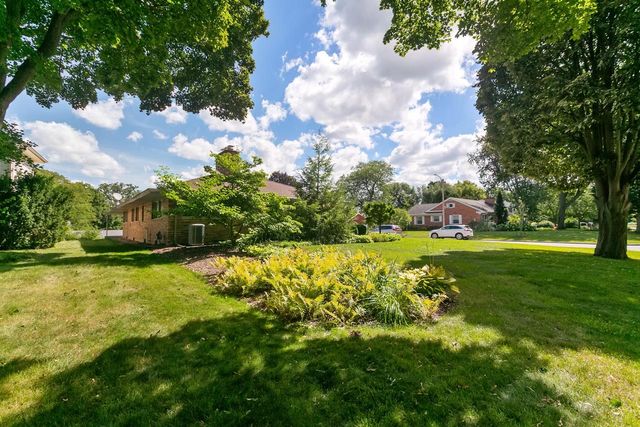 3202 N Knoll TERRACE, Milwaukee, WI 53222