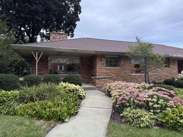 3202 N Knoll TERRACE, Milwaukee, WI 53222