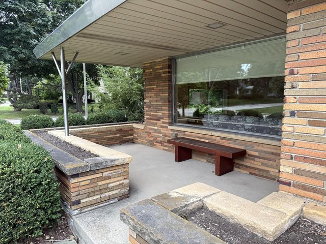 3202 N Knoll TERRACE, Milwaukee, WI 53222