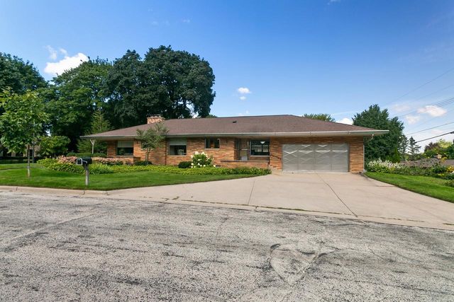 3202 N Knoll TERRACE, Milwaukee, WI 53222