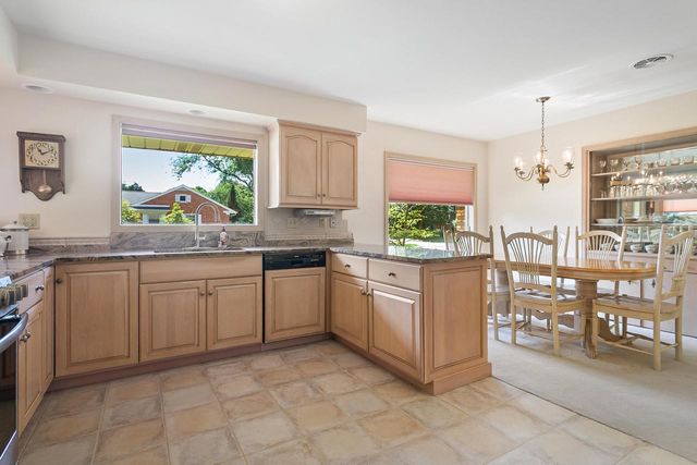 3202 N Knoll TERRACE, Milwaukee, WI 53222