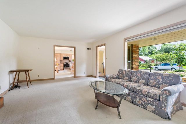 3202 N Knoll TERRACE, Milwaukee, WI 53222