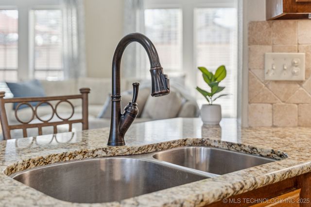 3712 W Austin Street, Broken Arrow, OK 74011