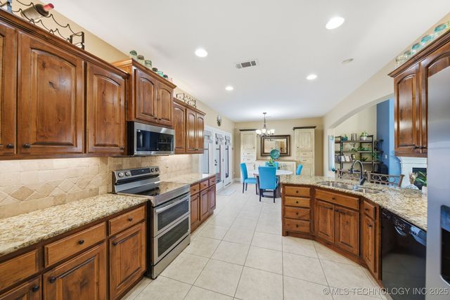 3712 W Austin Street, Broken Arrow, OK 74011