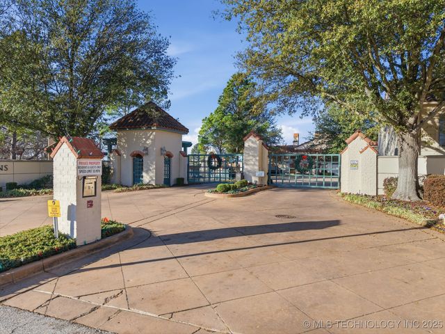 3712 W Austin Street, Broken Arrow, OK 74011