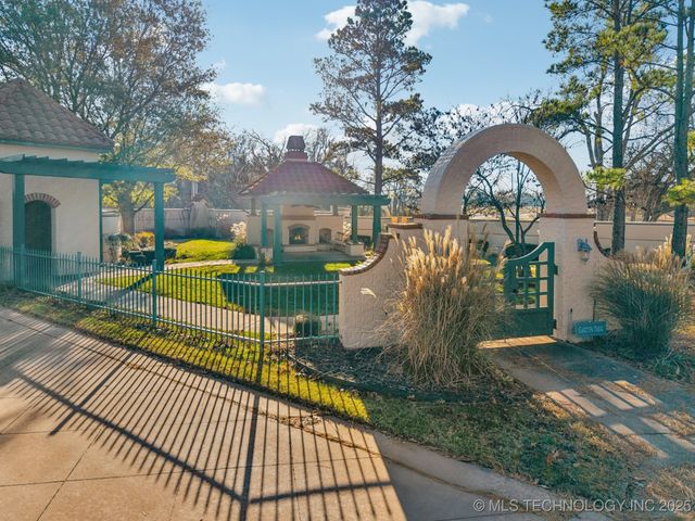 3712 W Austin Street, Broken Arrow, OK 74011