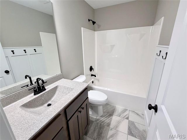 530 Hickory Knoll Drive, Troy, MO 63379