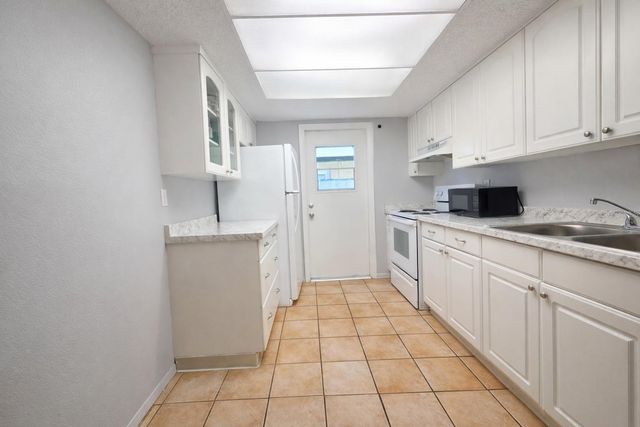 3201 DRYER AVENUE, Largo, FL 33770