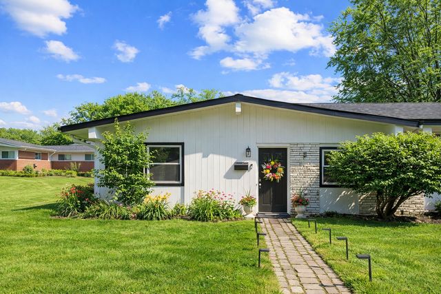8 Rob Road, Mount Prospect, IL 60056