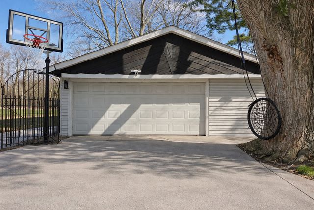 8 Rob Road, Mount Prospect, IL 60056