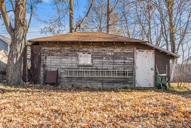 428 W Walnut Street, Hastings, MI 49058